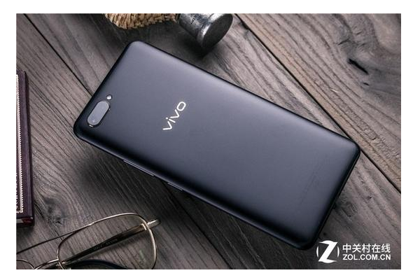 vivo    X20Plus屏幕指纹版